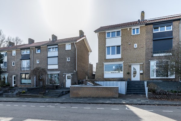 Foto - Verkocht onder voorbehoud: Verrassend ruime en instapklare gezinswoning met diepe zonnige tuin in Hoensbroek
